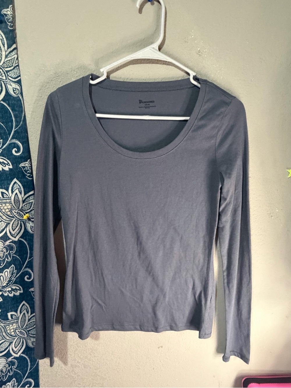 Basic Long-Sleeve Scoop Neck Top - Gray